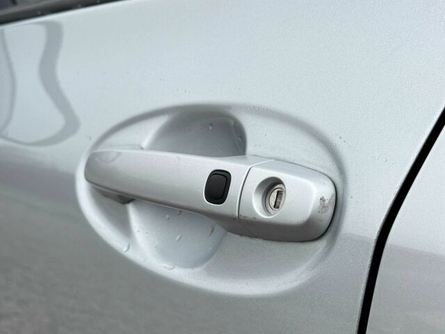 Серый Тойота Ярис, объемом двигателя 1.3 л и пробегом 178 тыс. км за 5800 $, фото 10 на Automoto.ua