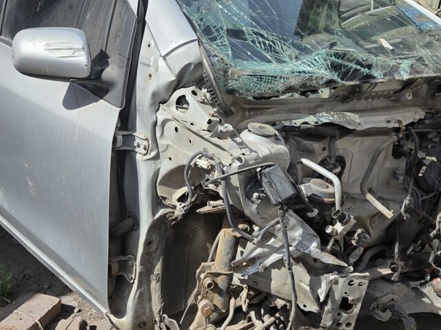 Серый Тойота Ярис, объемом двигателя 1.3 л и пробегом 160 тыс. км за 1532 $, фото 2 на Automoto.ua