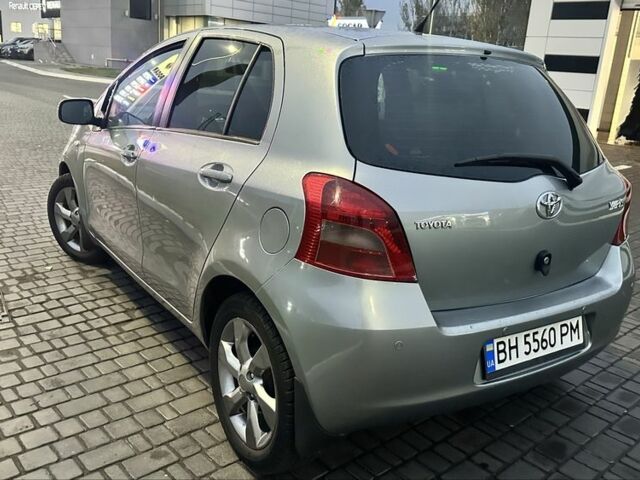 Серый Тойота Ярис, объемом двигателя 1.3 л и пробегом 198 тыс. км за 4444 $, фото 3 на Automoto.ua