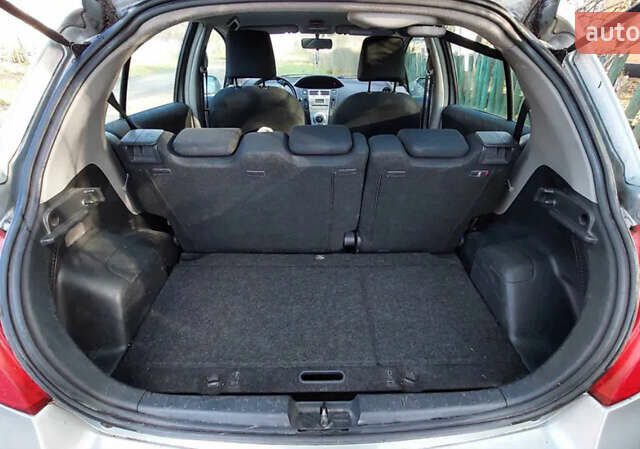 Серый Тойота Ярис, объемом двигателя 1.3 л и пробегом 151 тыс. км за 5000 $, фото 9 на Automoto.ua