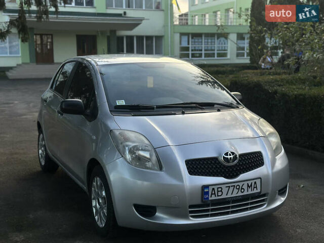 Сірий Тойота Яріс, об'ємом двигуна 1.3 л та пробігом 264 тис. км за 4500 $, фото 2 на Automoto.ua