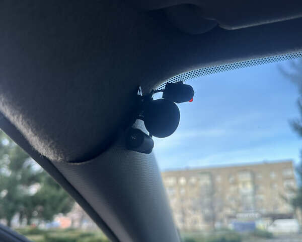 Сірий Тойота Яріс, об'ємом двигуна 1.3 л та пробігом 264 тис. км за 4500 $, фото 37 на Automoto.ua