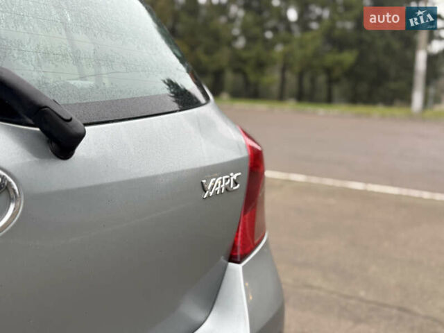 Серый Тойота Ярис, объемом двигателя 1.3 л и пробегом 150 тыс. км за 4600 $, фото 13 на Automoto.ua