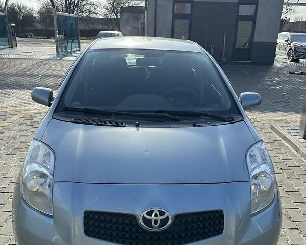 Сірий Тойота Яріс, об'ємом двигуна 1.3 л та пробігом 183 тис. км за 5850 $, фото 2 на Automoto.ua