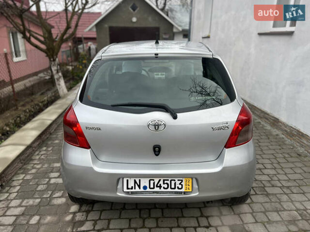 Сірий Тойота Яріс, об'ємом двигуна 1.3 л та пробігом 233 тис. км за 4800 $, фото 6 на Automoto.ua
