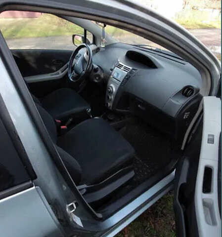 Серый Тойота Ярис, объемом двигателя 1.3 л и пробегом 151 тыс. км за 5000 $, фото 10 на Automoto.ua