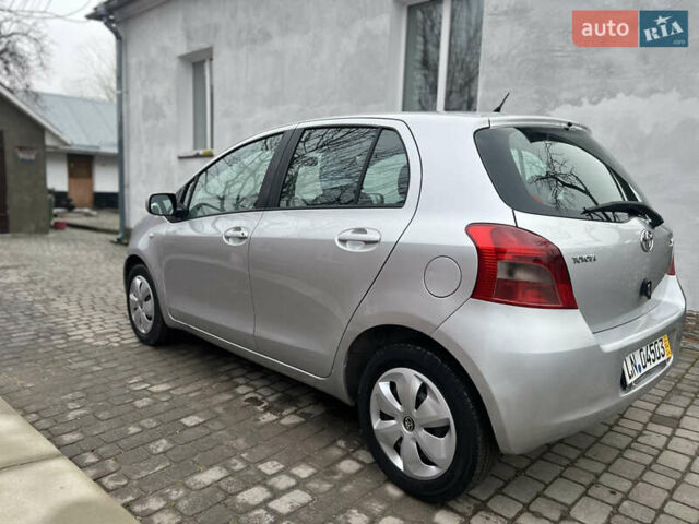 Сірий Тойота Яріс, об'ємом двигуна 1.3 л та пробігом 233 тис. км за 4800 $, фото 8 на Automoto.ua