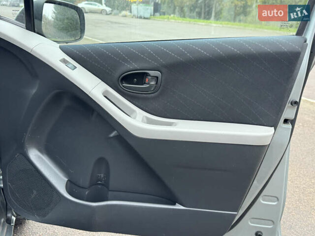 Серый Тойота Ярис, объемом двигателя 1.3 л и пробегом 150 тыс. км за 4600 $, фото 26 на Automoto.ua