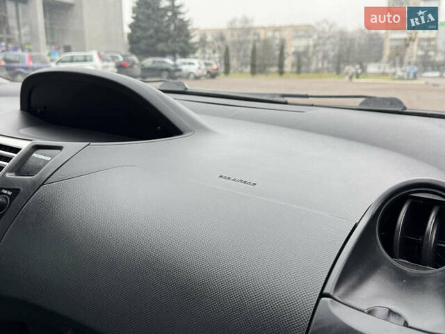 Серый Тойота Ярис, объемом двигателя 1.3 л и пробегом 150 тыс. км за 4600 $, фото 28 на Automoto.ua