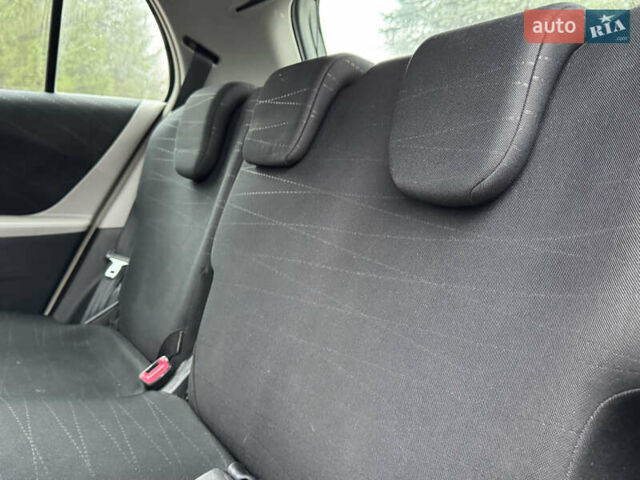 Серый Тойота Ярис, объемом двигателя 1.3 л и пробегом 150 тыс. км за 4600 $, фото 39 на Automoto.ua