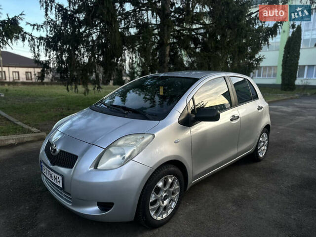 Сірий Тойота Яріс, об'ємом двигуна 1.3 л та пробігом 264 тис. км за 4500 $, фото 13 на Automoto.ua