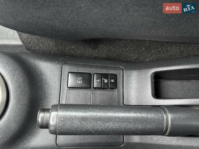 Серый Тойота Ярис, объемом двигателя 1.3 л и пробегом 150 тыс. км за 4600 $, фото 48 на Automoto.ua