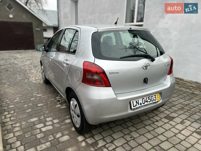 Сірий Тойота Яріс, об'ємом двигуна 1.3 л та пробігом 233 тис. км за 4800 $, фото 5 на Automoto.ua