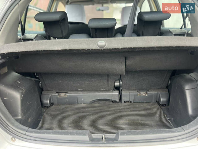 Сірий Тойота Яріс, об'ємом двигуна 1.3 л та пробігом 233 тис. км за 4800 $, фото 24 на Automoto.ua
