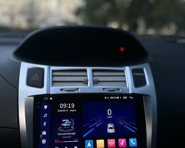 Сірий Тойота Яріс, об'ємом двигуна 1.3 л та пробігом 264 тис. км за 4500 $, фото 34 на Automoto.ua