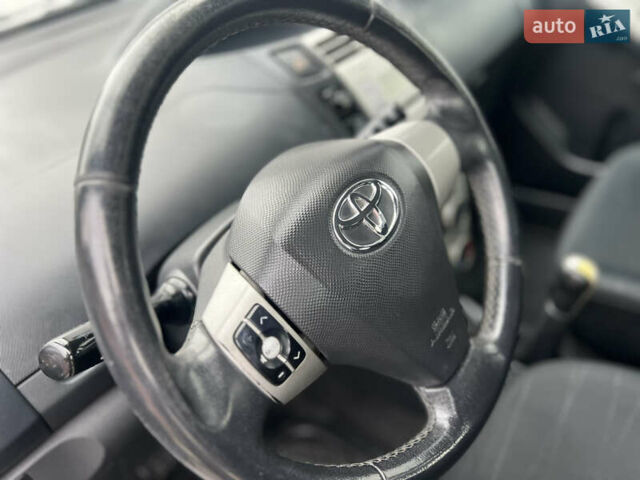 Сірий Тойота Яріс, об'ємом двигуна 1.3 л та пробігом 233 тис. км за 4800 $, фото 12 на Automoto.ua