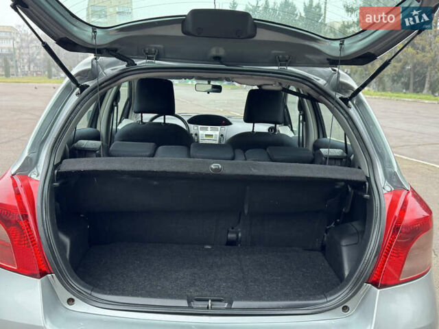Серый Тойота Ярис, объемом двигателя 1.3 л и пробегом 150 тыс. км за 4600 $, фото 33 на Automoto.ua