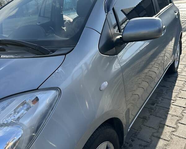 Сірий Тойота Яріс, об'ємом двигуна 1.3 л та пробігом 183 тис. км за 5850 $, фото 14 на Automoto.ua