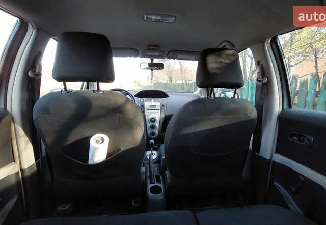 Серый Тойота Ярис, объемом двигателя 1.3 л и пробегом 151 тыс. км за 5000 $, фото 8 на Automoto.ua