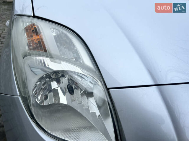 Сірий Тойота Яріс, об'ємом двигуна 1.3 л та пробігом 233 тис. км за 4800 $, фото 35 на Automoto.ua