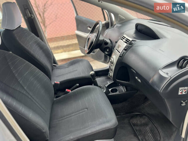 Сірий Тойота Яріс, об'ємом двигуна 1.3 л та пробігом 233 тис. км за 4800 $, фото 15 на Automoto.ua
