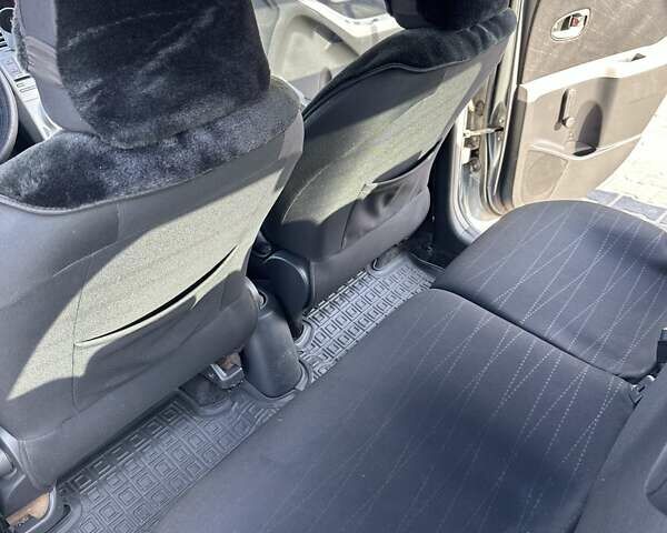 Сірий Тойота Яріс, об'ємом двигуна 1.3 л та пробігом 183 тис. км за 5850 $, фото 5 на Automoto.ua