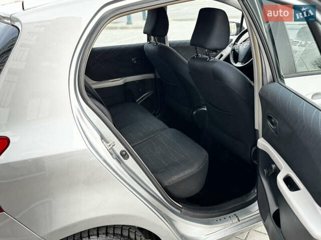 Сірий Тойота Яріс, об'ємом двигуна 1.4 л та пробігом 234 тис. км за 5700 $, фото 17 на Automoto.ua