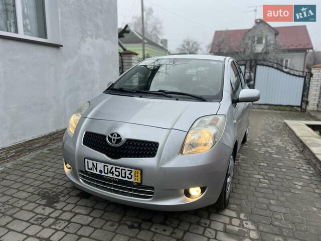 Сірий Тойота Яріс, об'ємом двигуна 1.3 л та пробігом 233 тис. км за 4800 $, фото 1 на Automoto.ua