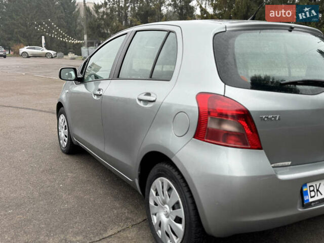 Серый Тойота Ярис, объемом двигателя 1.3 л и пробегом 150 тыс. км за 4600 $, фото 15 на Automoto.ua