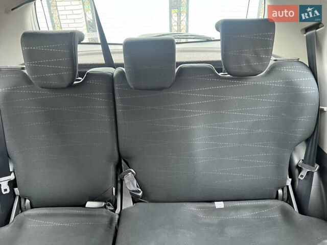 Сірий Тойота Яріс, об'ємом двигуна 1.3 л та пробігом 233 тис. км за 4800 $, фото 29 на Automoto.ua