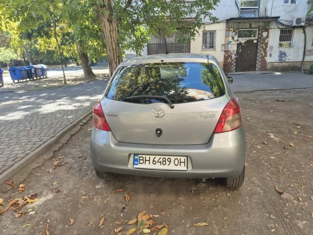 Серый Тойота Ярис, объемом двигателя 1.3 л и пробегом 187 тыс. км за 4700 $, фото 2 на Automoto.ua