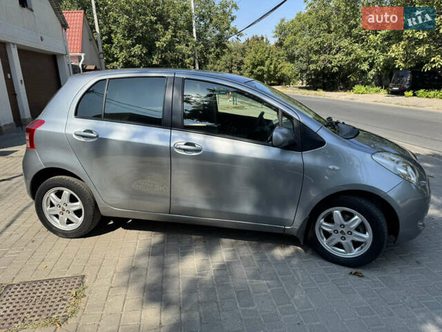 Серый Тойота Ярис, объемом двигателя 1.3 л и пробегом 249 тыс. км за 6800 $, фото 6 на Automoto.ua