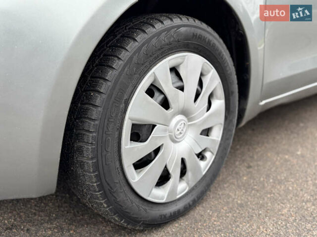 Серый Тойота Ярис, объемом двигателя 1.3 л и пробегом 150 тыс. км за 4600 $, фото 17 на Automoto.ua