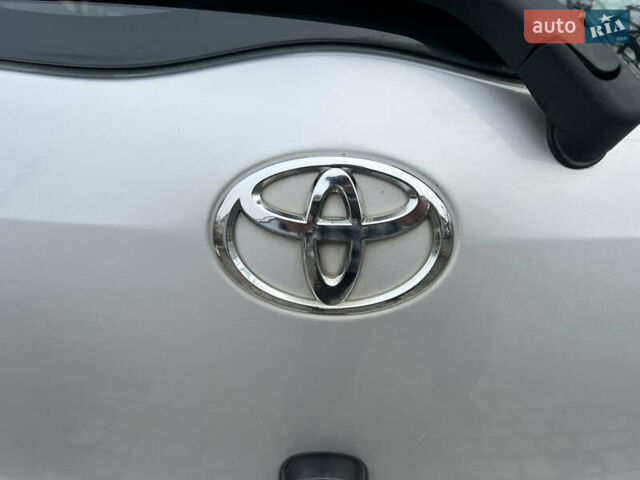 Сірий Тойота Яріс, об'ємом двигуна 1.3 л та пробігом 233 тис. км за 4800 $, фото 33 на Automoto.ua