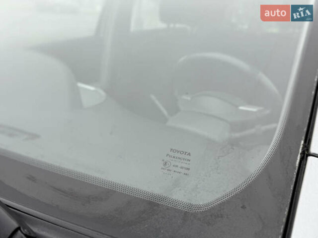 Серый Тойота Ярис, объемом двигателя 1.3 л и пробегом 150 тыс. км за 4600 $, фото 18 на Automoto.ua