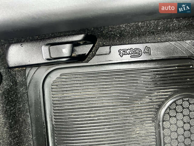 Сірий Тойота Яріс, об'ємом двигуна 1.3 л та пробігом 233 тис. км за 4800 $, фото 31 на Automoto.ua