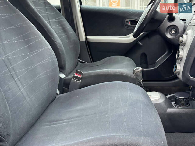 Сірий Тойота Яріс, об'ємом двигуна 1.3 л та пробігом 152 тис. км за 4850 $, фото 22 на Automoto.ua