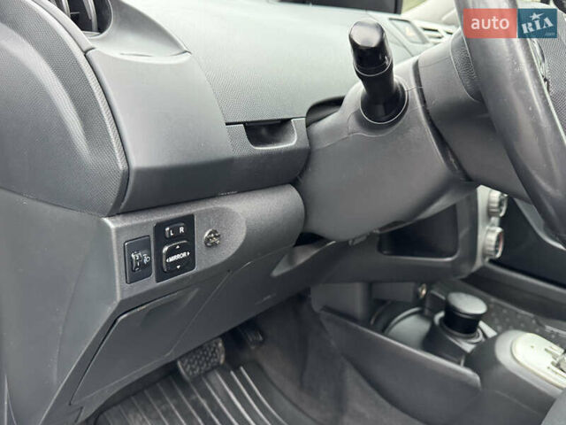 Серый Тойота Ярис, объемом двигателя 1.3 л и пробегом 150 тыс. км за 4600 $, фото 46 на Automoto.ua