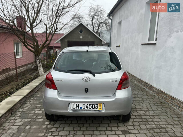 Сірий Тойота Яріс, об'ємом двигуна 1.3 л та пробігом 233 тис. км за 4800 $, фото 7 на Automoto.ua