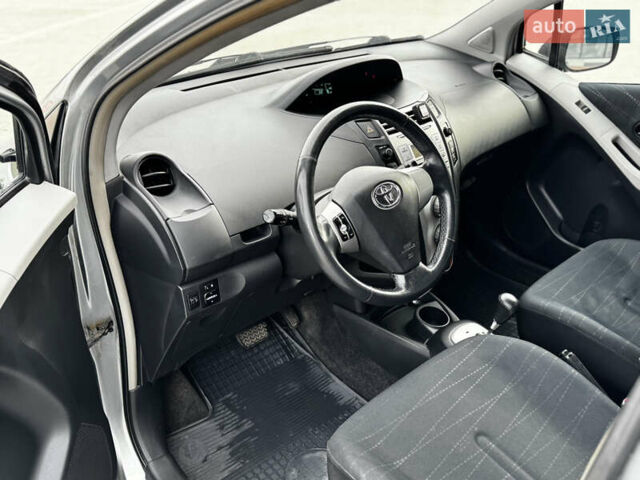 Сірий Тойота Яріс, об'ємом двигуна 1.4 л та пробігом 234 тис. км за 5700 $, фото 19 на Automoto.ua