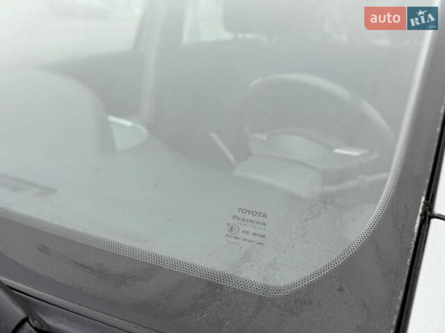 Сірий Тойота Яріс, об'ємом двигуна 1.3 л та пробігом 152 тис. км за 4850 $, фото 18 на Automoto.ua