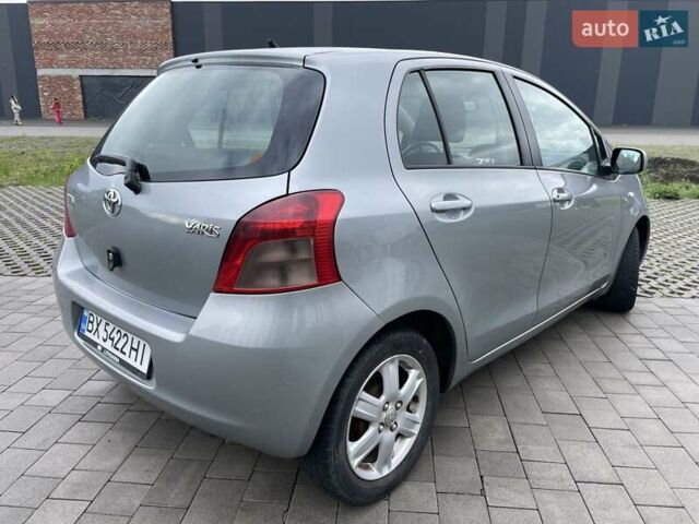 Серый Тойота Ярис, объемом двигателя 1.4 л и пробегом 232 тыс. км за 5700 $, фото 3 на Automoto.ua