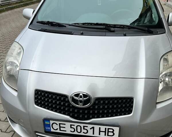 Серый Тойота Ярис, объемом двигателя 1.4 л и пробегом 190 тыс. км за 5800 $, фото 2 на Automoto.ua