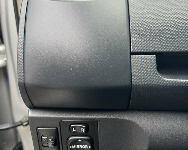 Сірий Тойота Яріс, об'ємом двигуна 1.3 л та пробігом 233 тис. км за 4800 $, фото 11 на Automoto.ua