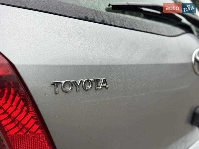 Серый Тойота Ярис, объемом двигателя 1.3 л и пробегом 150 тыс. км за 4600 $, фото 12 на Automoto.ua