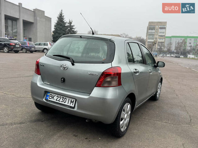 Серый Тойота Ярис, объемом двигателя 1.3 л и пробегом 150 тыс. км за 4600 $, фото 10 на Automoto.ua