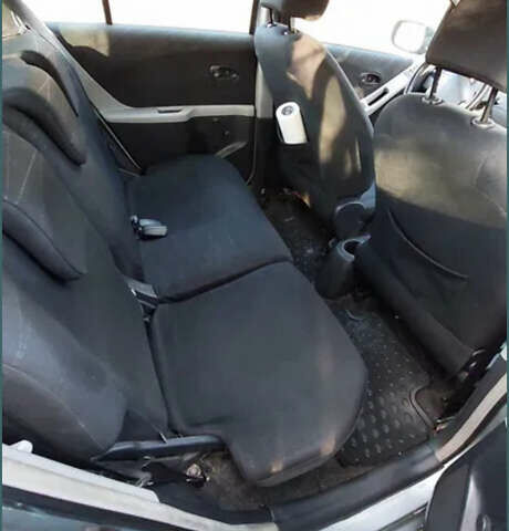 Серый Тойота Ярис, объемом двигателя 1.3 л и пробегом 151 тыс. км за 5000 $, фото 6 на Automoto.ua