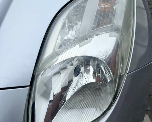 Сірий Тойота Яріс, об'ємом двигуна 1.3 л та пробігом 233 тис. км за 4800 $, фото 36 на Automoto.ua