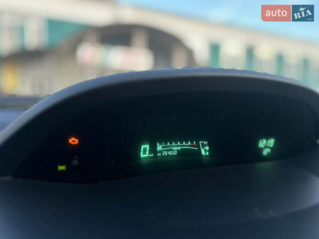 Сірий Тойота Яріс, об'ємом двигуна 1.3 л та пробігом 264 тис. км за 4500 $, фото 41 на Automoto.ua