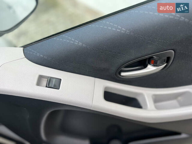 Сірий Тойота Яріс, об'ємом двигуна 1.3 л та пробігом 233 тис. км за 4800 $, фото 17 на Automoto.ua